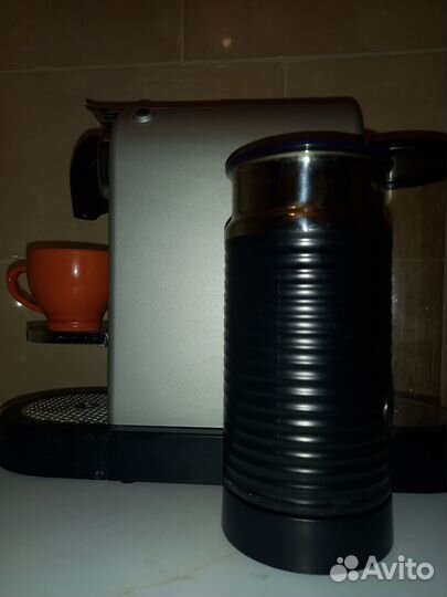 Продаю капсульную кофемашину