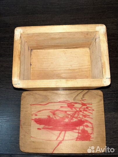 Деревянная шкатулка