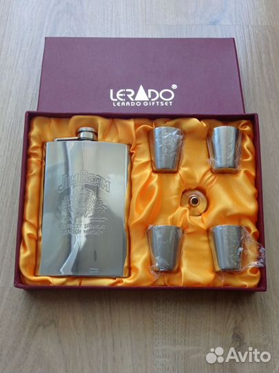 Подарочный набор фляжка & стопки