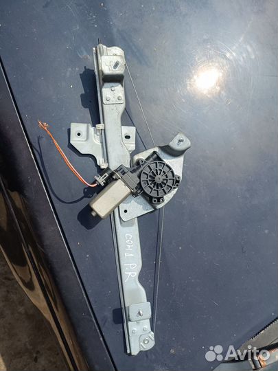 Стеклоподъёмник передний правый Renault Sandero