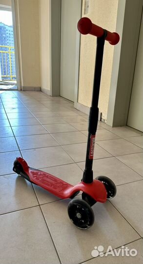 Детский самокат трехколесный