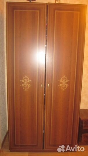 Шкаф платяной