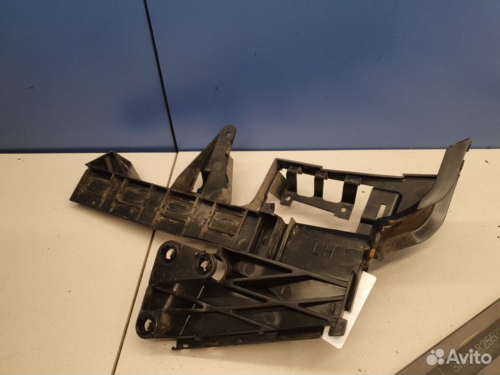 Кронштейн замка двери задний левый Ford Focus 2 20