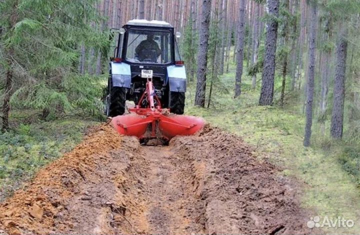 Вспашка земли трактором