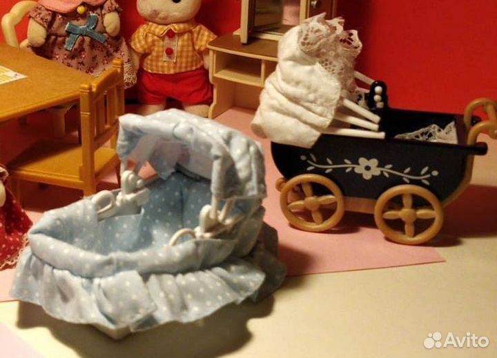 Sylvanian families кроватка и коляска