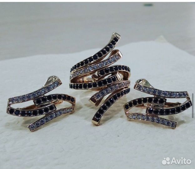 Золотые серьги и кольцо