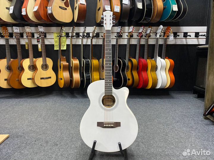 Гитара электроакустическая белая