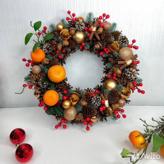 Мандариновый Новогодний венок из шишек d45см