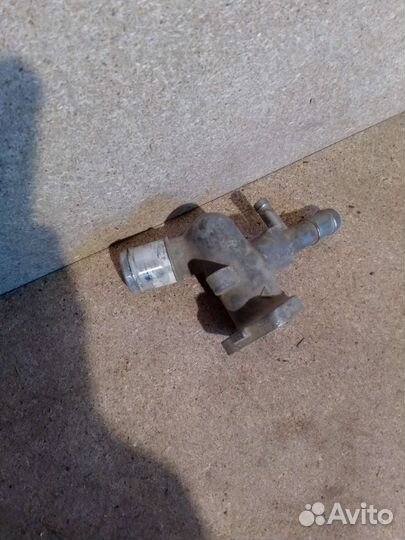 Тройник системы охлаждения Kia Rio 3 Solaris 1