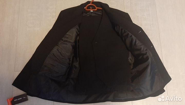 Новый 3-костюм (пиджак, жилет, брюки) 146/68/63