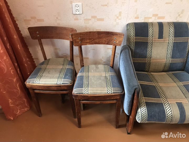 Диван,два кресла, журнальный столик, два стула