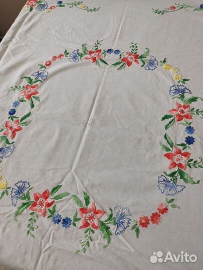 Скатерть с вышивкой б/у