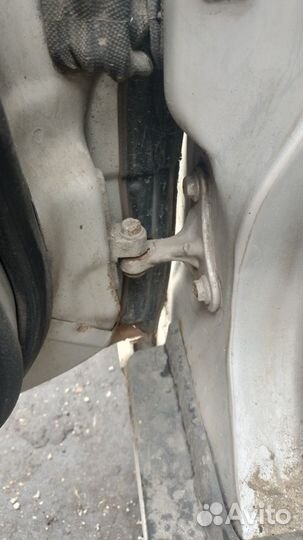 Петля двери Mercedes Benz W203