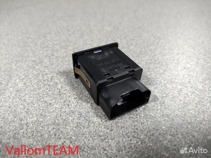 Лот T117 Выключатель AirBag VW Touareg