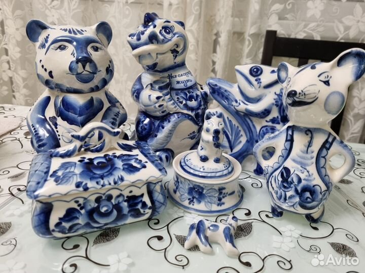 Гжель и бутылка для вина ручная работа