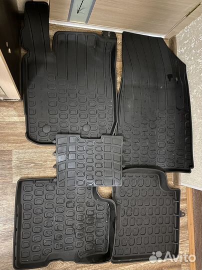 Автомобильные коврики резиновые