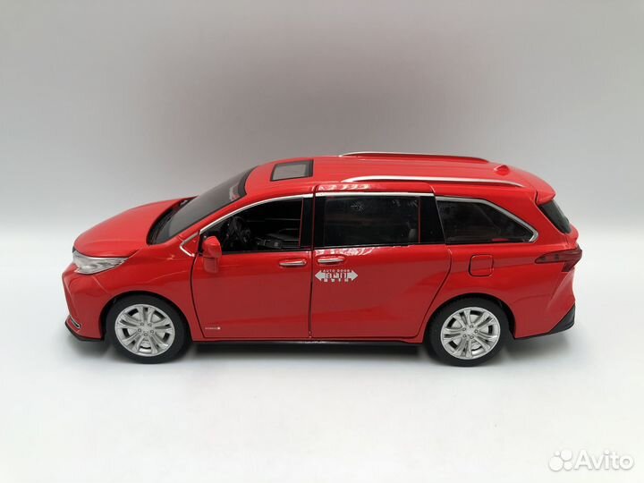 Модель автомобиля Toyota Sienna 1:24 металл