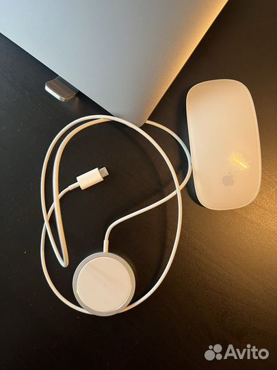 Apple MagSafe беспроводная зарядка на iPhone