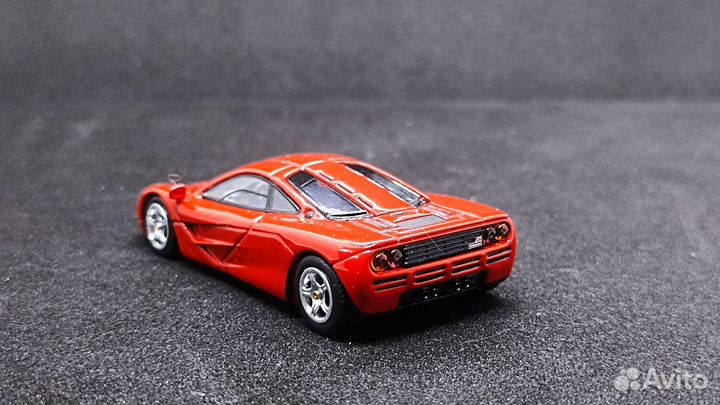 Mini gt McLaren F1 RED