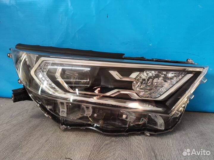 Фара правая Toyota RAV4 5 ха50 2019