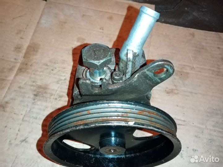 Насос гура Nissan Almera N16