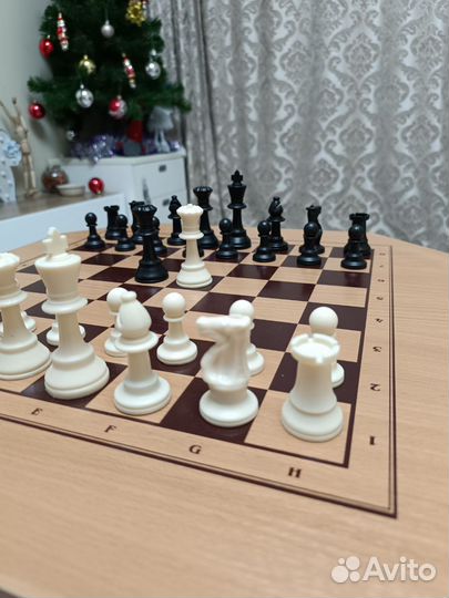 Шахматный столик