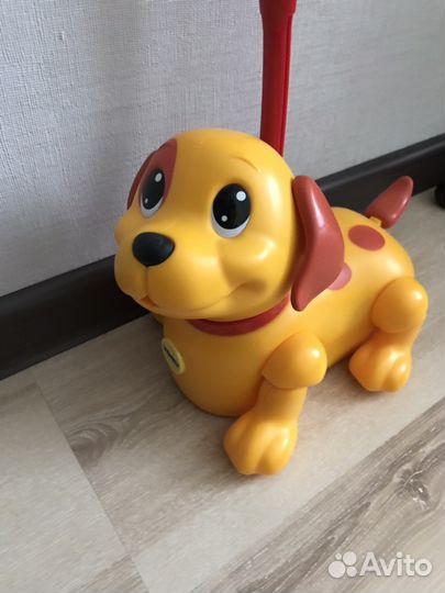 Интерактивная игрушка -каталка Tomy 