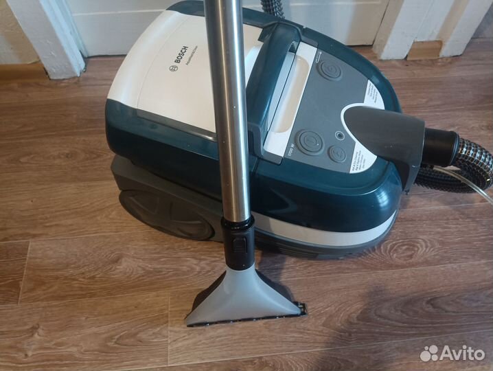 Моющий пылесос Bosch BWD41720