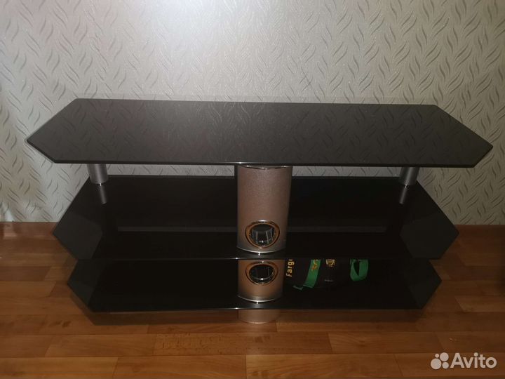 Стеклянная тумба под тв