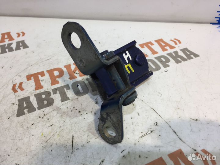 Тойота Петля двери задней правой (нижняя) Прав