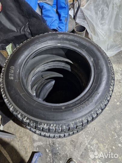 Yokohama IceGuard Stud IG65 215/65 R16