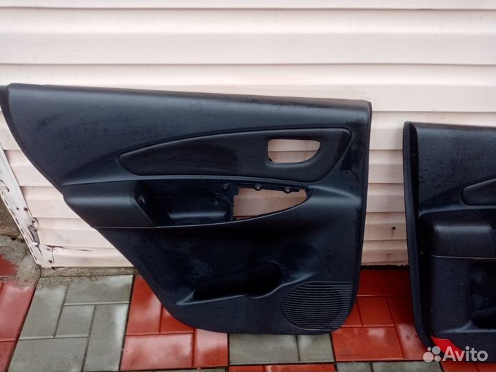 Обшивки дверей hundai tucson 2005 -2008г комп Кожа