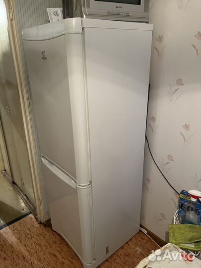 Холодильник Indesit