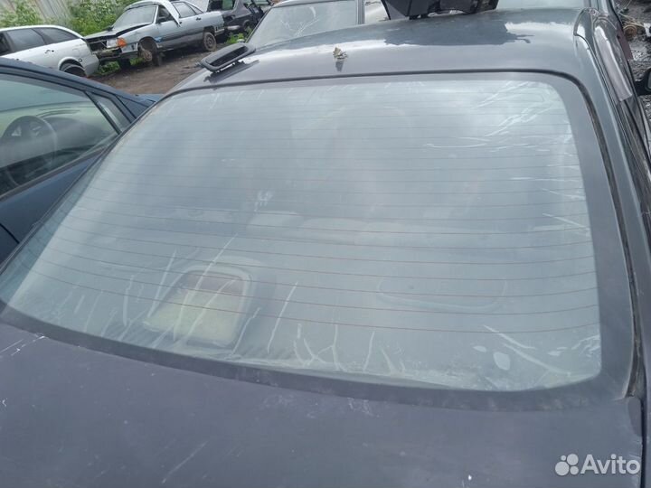 Заднее ветровое стекло Nissan Primera P11