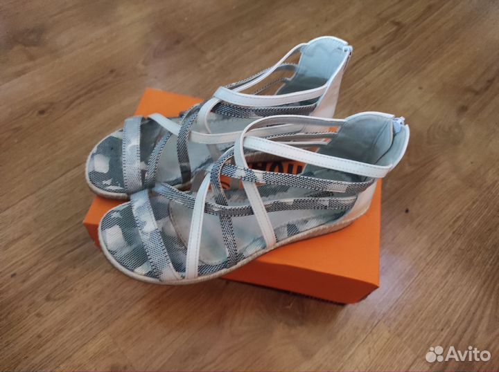 Босоножки р.37