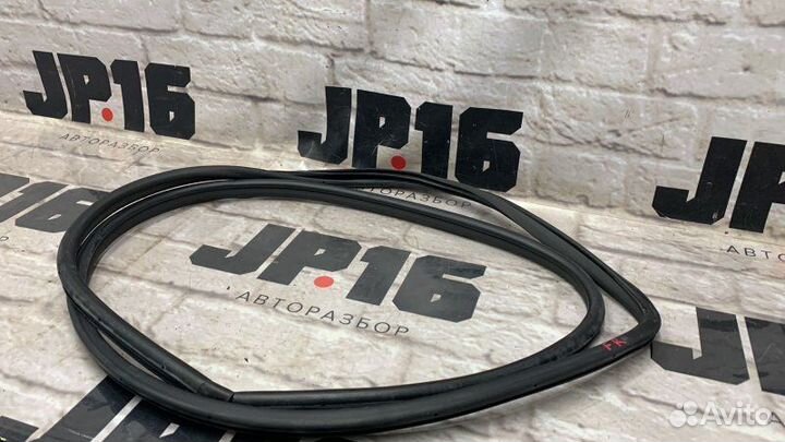 Уплотнитель двери передний правый Infiniti Ex37