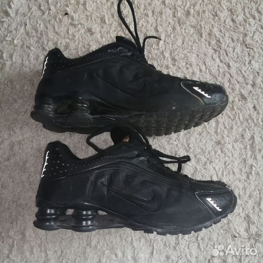 Nike Shox R4
