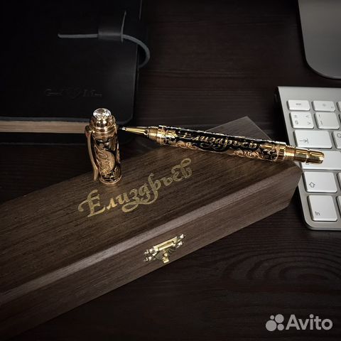 Ручка с именной гравюрой в золоте с фианитами