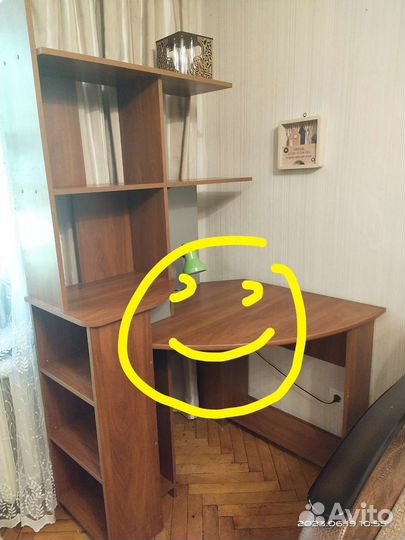 Компьютерный стол угловой с полками