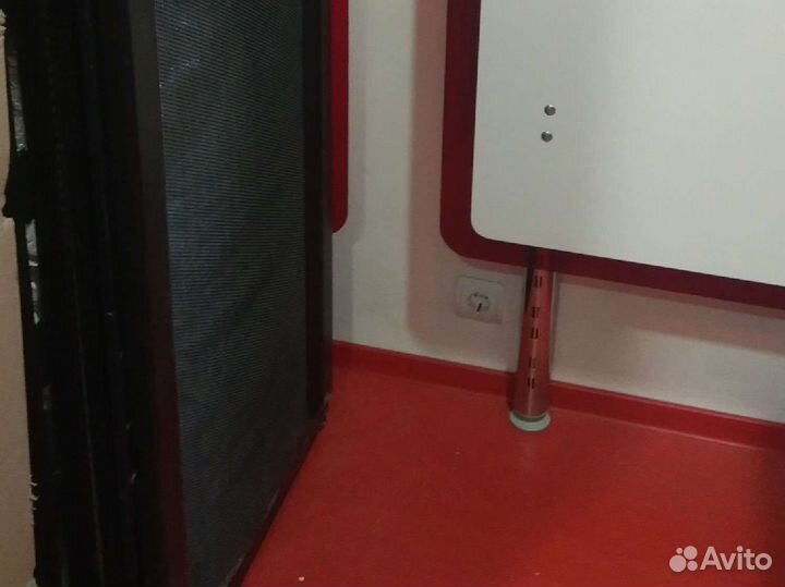 Шкаф напольный, серверный APC 600x1070 NetShelter