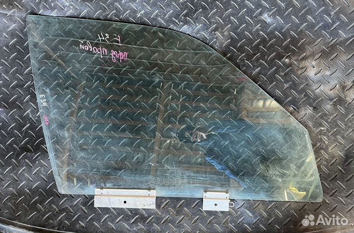 Стекло переднее правое BMW E34