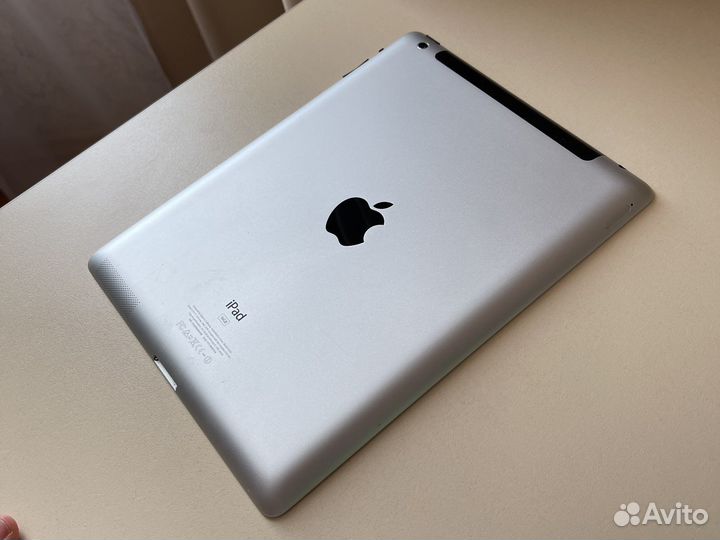 Планшет Apple iPad 3, Wi-Fi + Cellular(LTE) 16GB