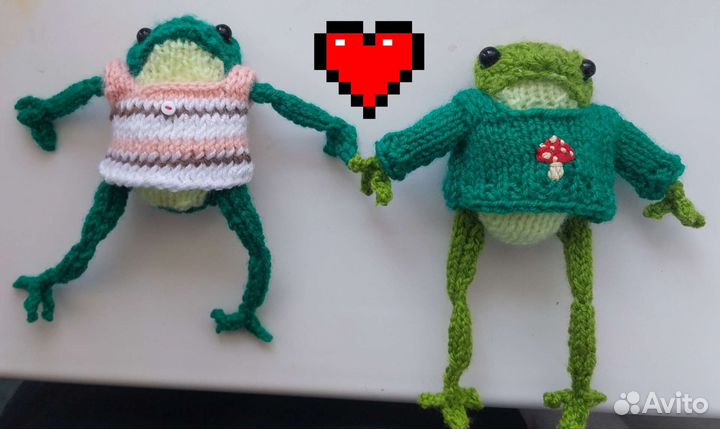 Вязаные лягушки