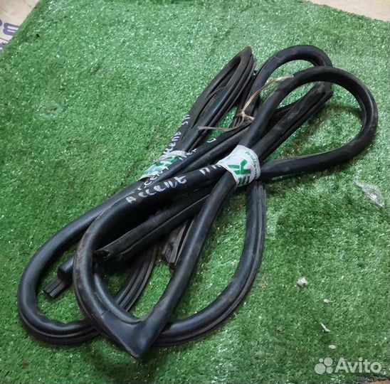 Уплотнитель проема б.у Hyundai Accent 2