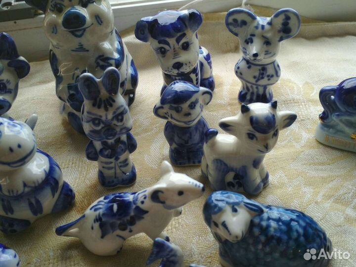Фигурки животных гжель.19 штук разных размеров