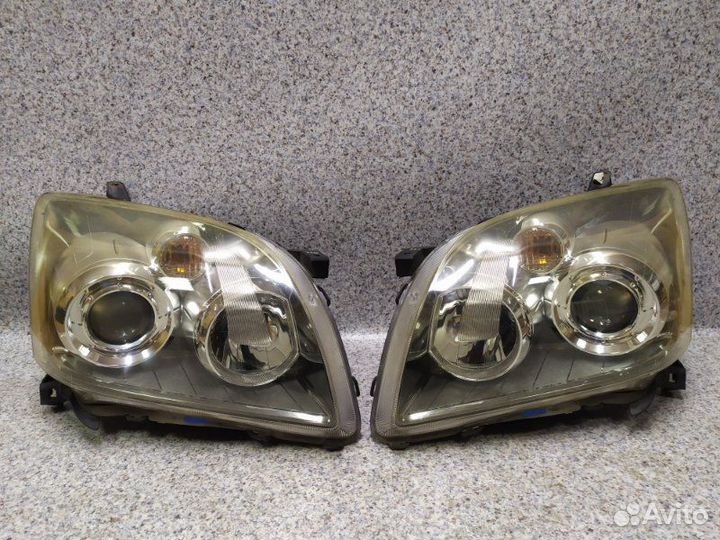 Фара передняя Toyota Avensis T250 2007