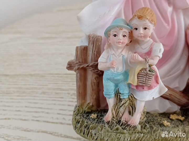 Статуэтки разные