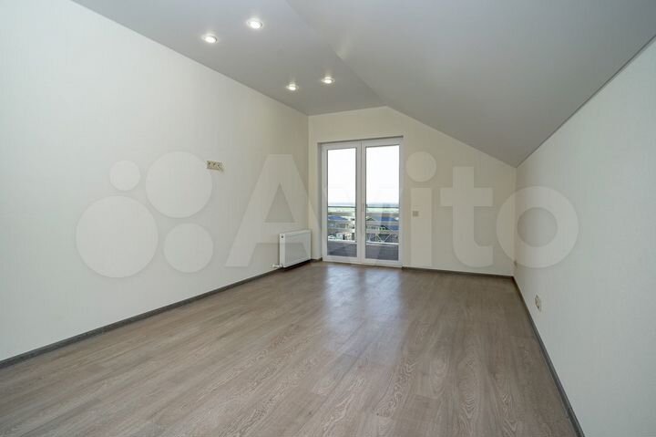 Коттедж 216 м² на участке 10 сот.