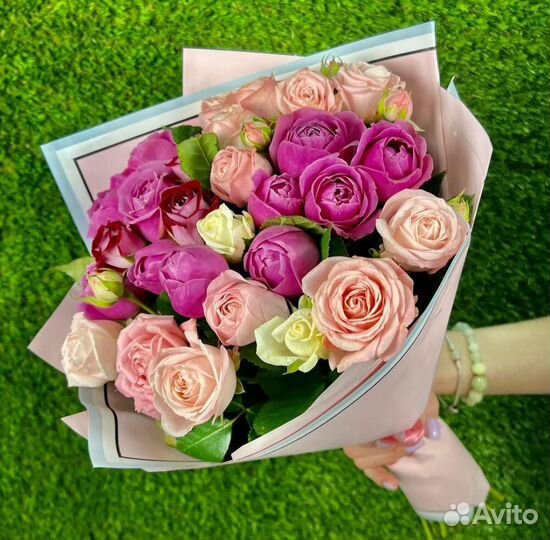 25 Пионовидных роз