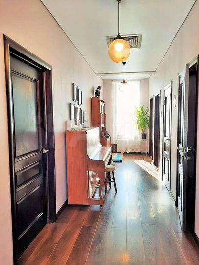 Дом 337,6 м² на участке 15 сот.